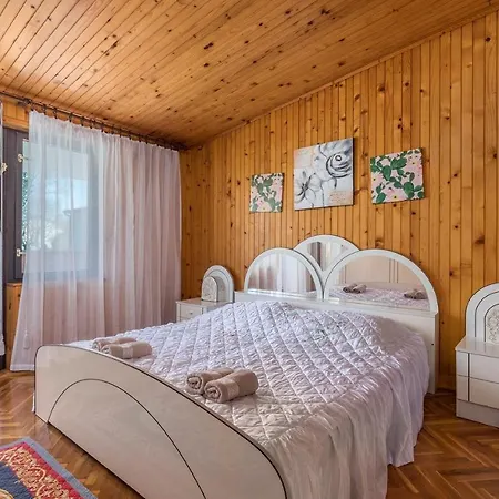 Apartment Dante Tar *
